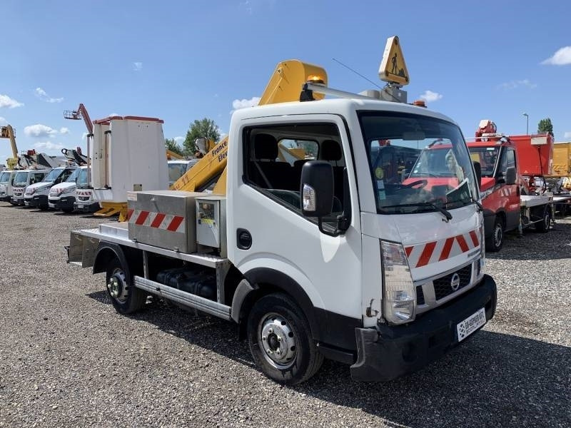 Nissan Cabstar France Elevateur Topy 11 - 11 m - Camion avec nacelle: photos 1 Nissan Cabstar France Elevateur Topy 11 - 11 m - Camion avec nacelle: photos 1