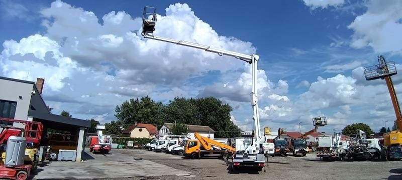 Camion avec nacelle Nissan Cabstar Oil&Steel Snake 2413 Plus - 23,5m - 250 kg: photos 10