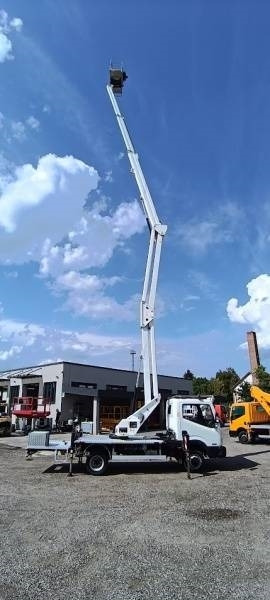 Camion avec nacelle Nissan Cabstar Oil&Steel Snake 2413 Plus - 23,5m - 250 kg: photos 9