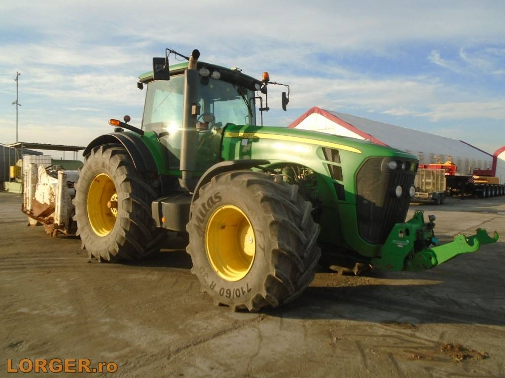 John Deere 8530 cu stabilizator de sol Wirtgen WS 250. - Tracteur agricole: photos 1 John Deere 8530 cu stabilizator de sol Wirtgen WS 250. - Tracteur agricole: photos 1