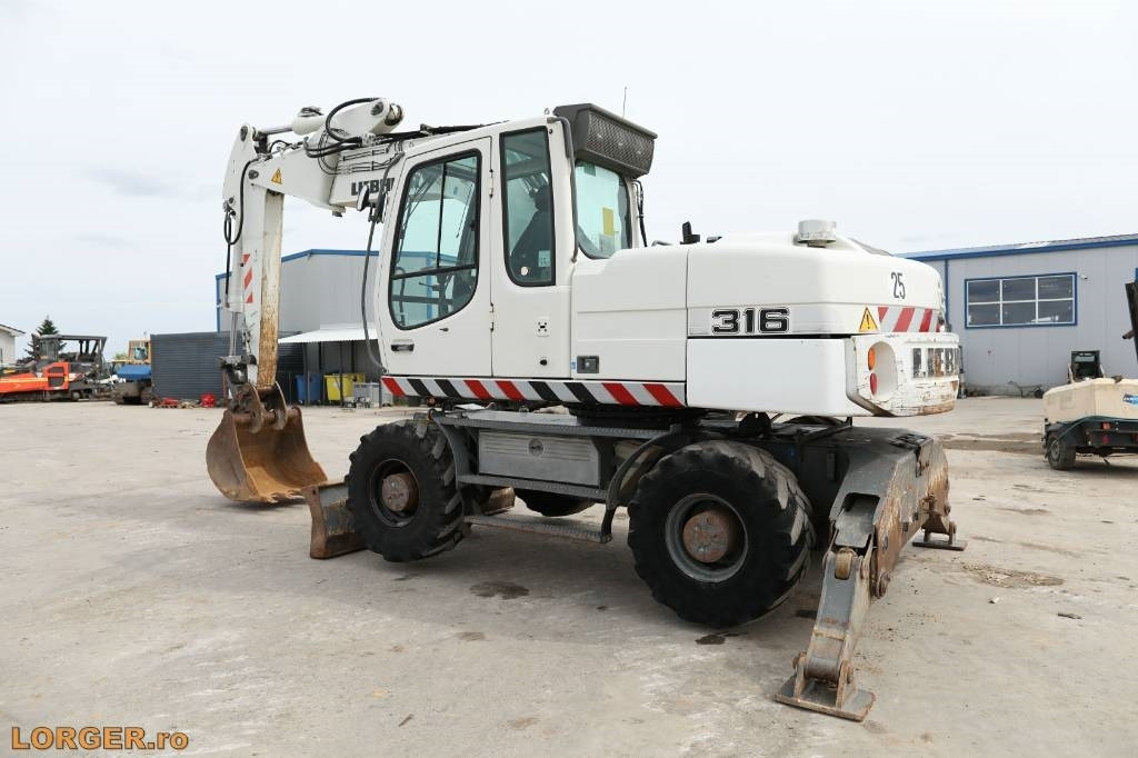 Liebherr A 316 Litronic - Pelle sur pneus: photos 3 Liebherr A 316 Litronic - Pelle sur pneus: photos 3