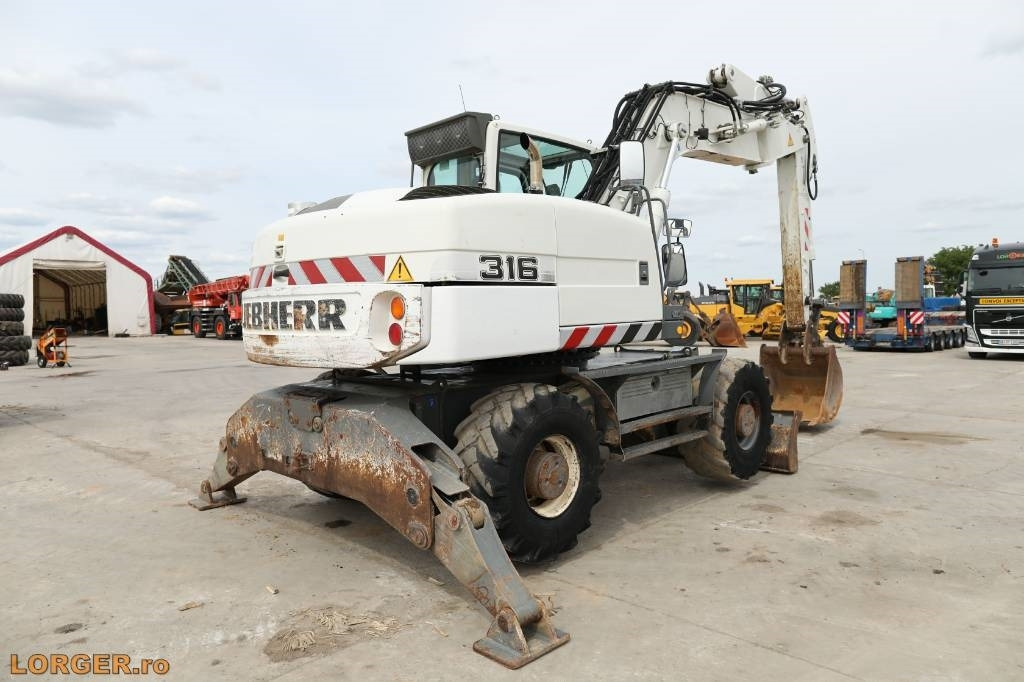 Liebherr A 316 Litronic - Pelle sur pneus: photos 2 Liebherr A 316 Litronic - Pelle sur pneus: photos 2