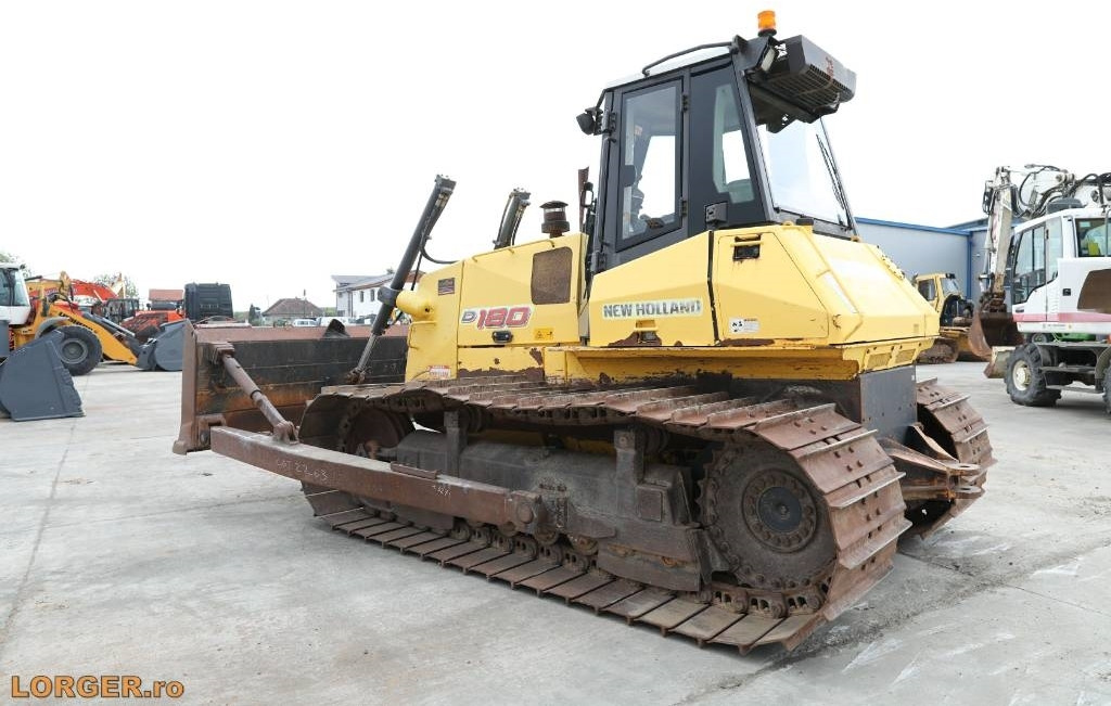 New Holland D 180 - Bulldozer: photos 3 New Holland D 180 - Bulldozer: photos 3