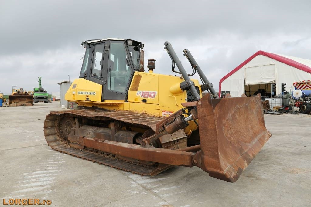 New Holland D 180 - Bulldozer: photos 1 New Holland D 180 - Bulldozer: photos 1