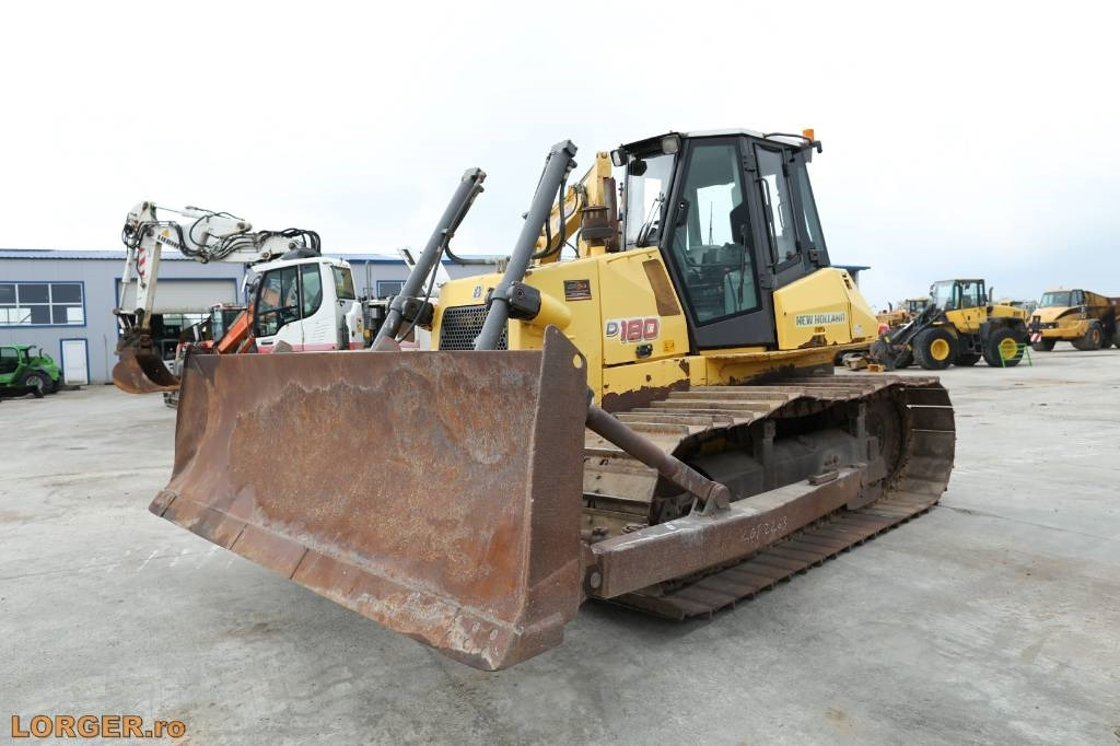 New Holland D 180 - Bulldozer: photos 4 New Holland D 180 - Bulldozer: photos 4