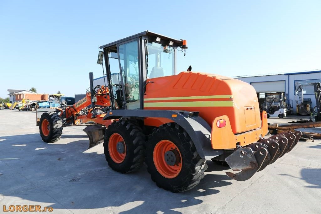 New Holland F 156.6 A with 3D GPS System - Niveleuse: photos 3 New Holland F 156.6 A with 3D GPS System - Niveleuse: photos 3