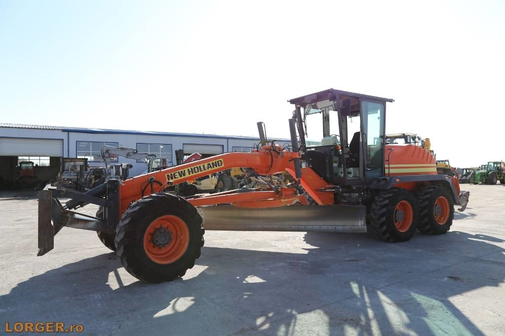 New Holland F 156.6 A with 3D GPS System - Niveleuse: photos 4 New Holland F 156.6 A with 3D GPS System - Niveleuse: photos 4