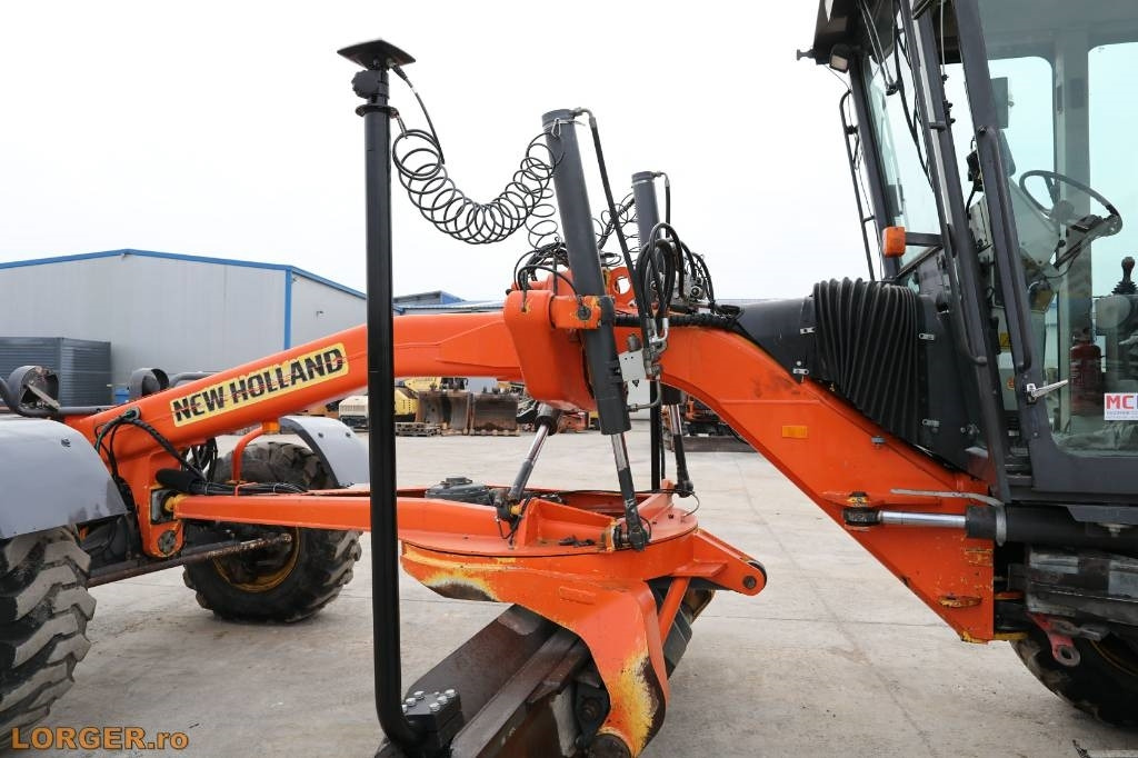 New Holland F 156.6 A with 3D GPS System - Niveleuse: photos 5 New Holland F 156.6 A with 3D GPS System - Niveleuse: photos 5