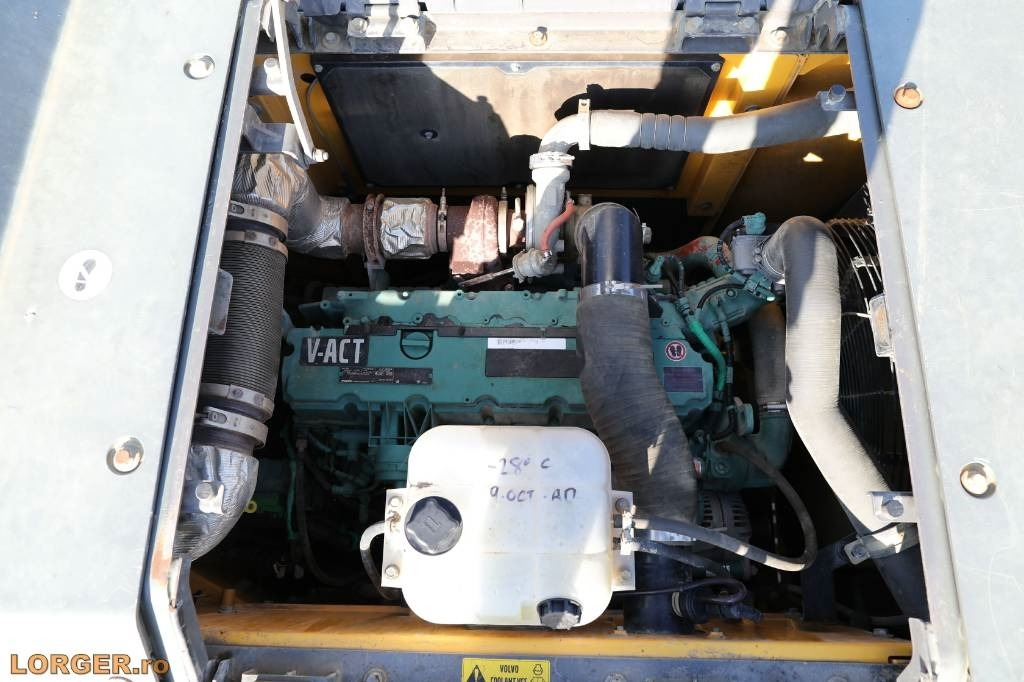 Pelle sur chenille Volvo EC 300 EL: photos 10