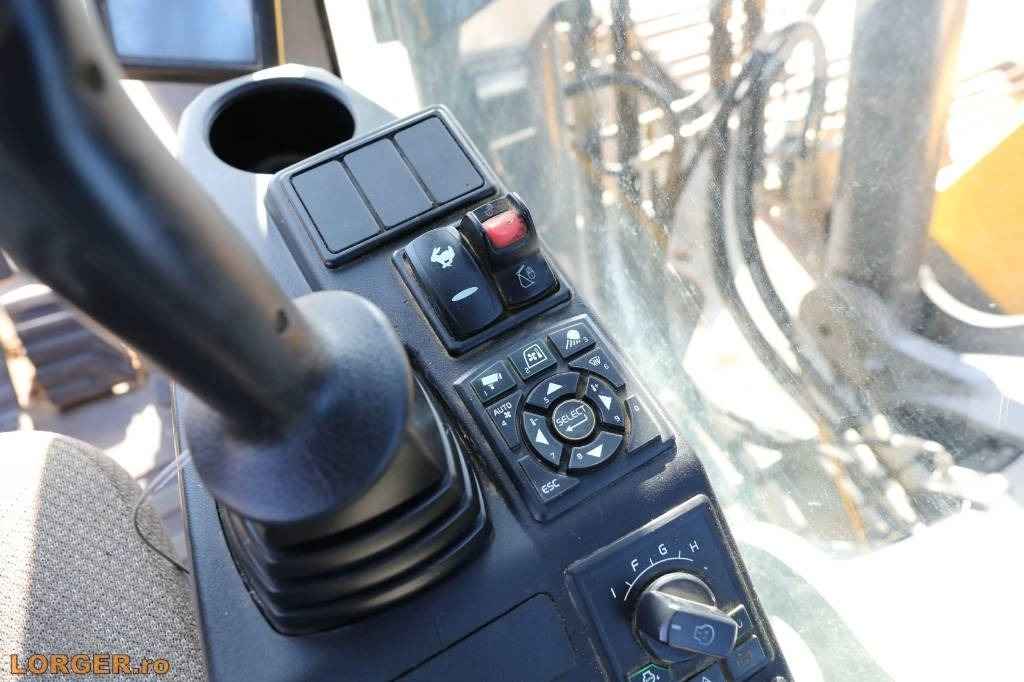 Pelle sur chenille Volvo EC 300 EL: photos 16