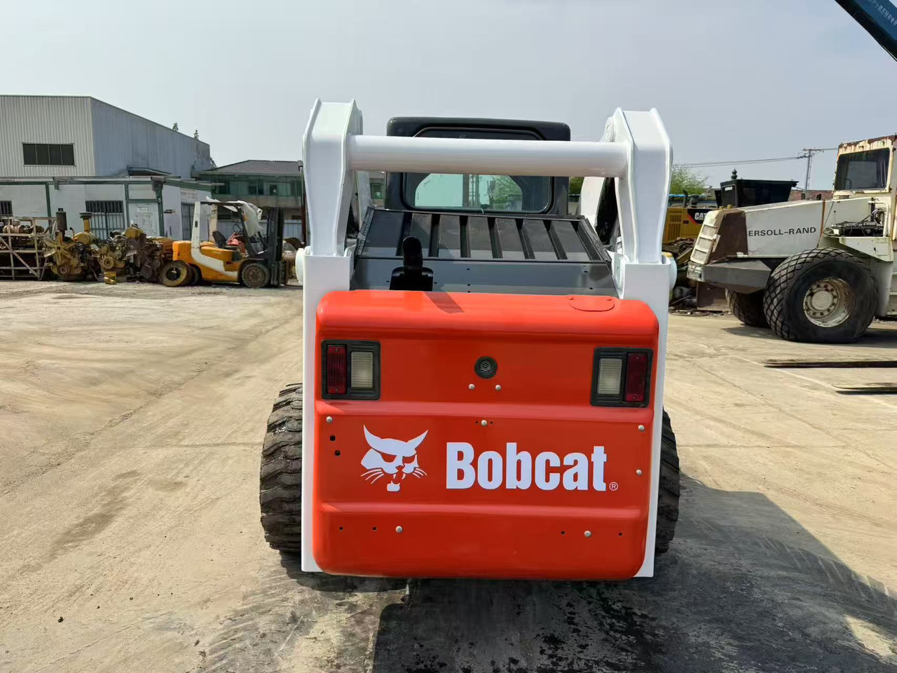 BOBCAT - Mini chargeuse: photos 3 BOBCAT - Mini chargeuse: photos 3