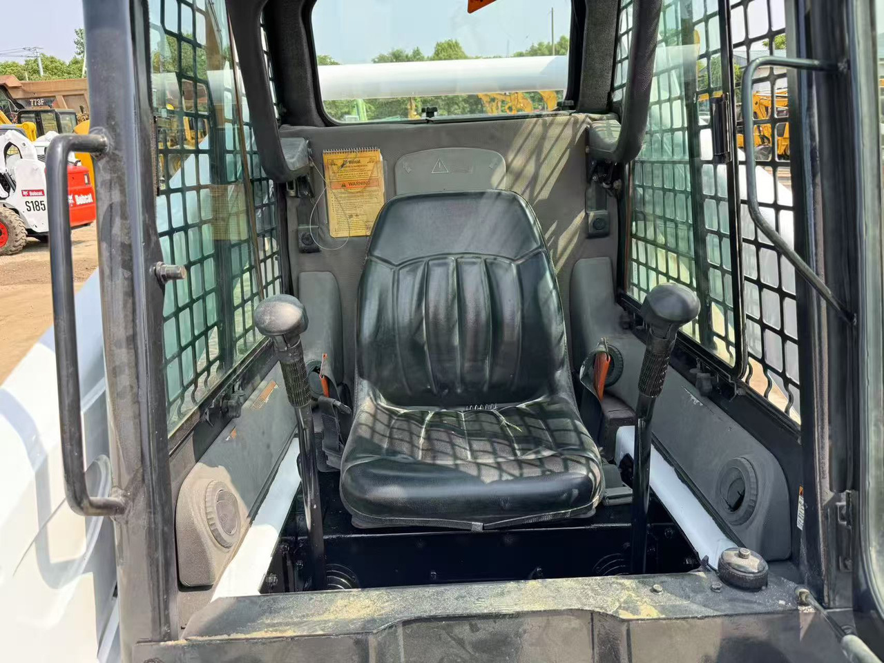 BOBCAT - Mini chargeuse: photos 4 BOBCAT - Mini chargeuse: photos 4