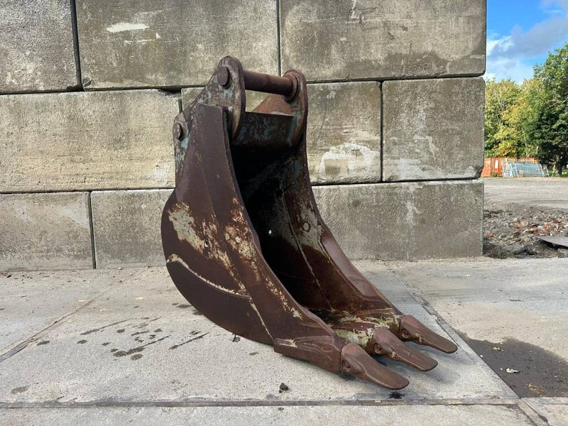 80mm pin Titan small bucket - smalle bak - Godet pour Engins de chantier: photos 1 80mm pin Titan small bucket - smalle bak - Godet pour Engins de chantier: photos 1