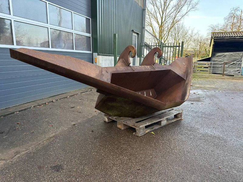 CW30 taludbak / V bucket / vleugelbak / slope buck - Godet pour Engins de chantier: photos 2 CW30 taludbak / V bucket / vleugelbak / slope buck - Godet pour Engins de chantier: photos 2