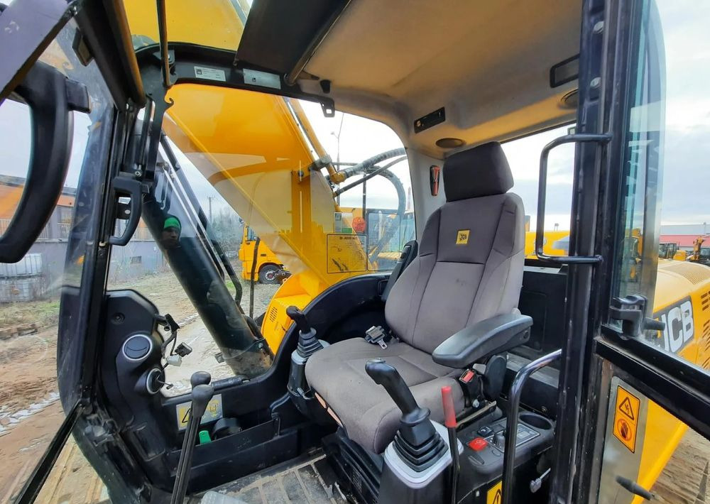 JCB JS 220 - Pelle sur chenille: photos 3 JCB JS 220 - Pelle sur chenille: photos 3