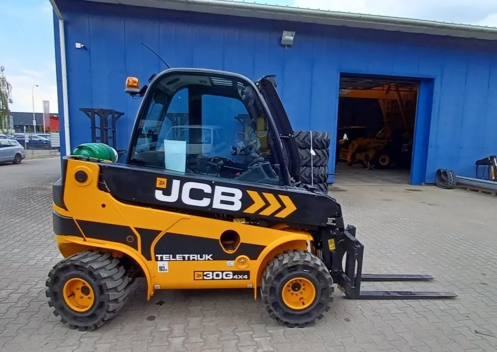 JCB TLT 30-20G 4x4 - Chariot élévateur à gaz, Chariot télescopique: photos 3 JCB TLT 30-20G 4x4 - Chariot élévateur à gaz, Chariot télescopique: photos 3