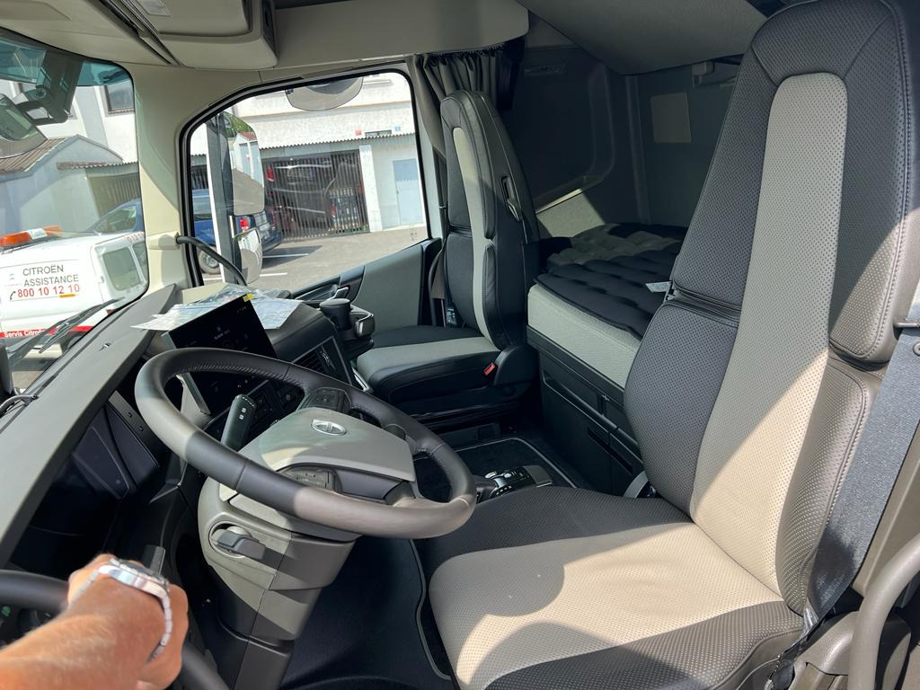 Tracteur routier neuf VOLVO FH 500 / Leather/ VEB+/ Air/ 2 tanks/ i-Parkcool/: photos 10 Tracteur routier neuf VOLVO FH 500 / Leather/ VEB+/ Air/ 2 tanks/ i-Parkcool/: photos 10