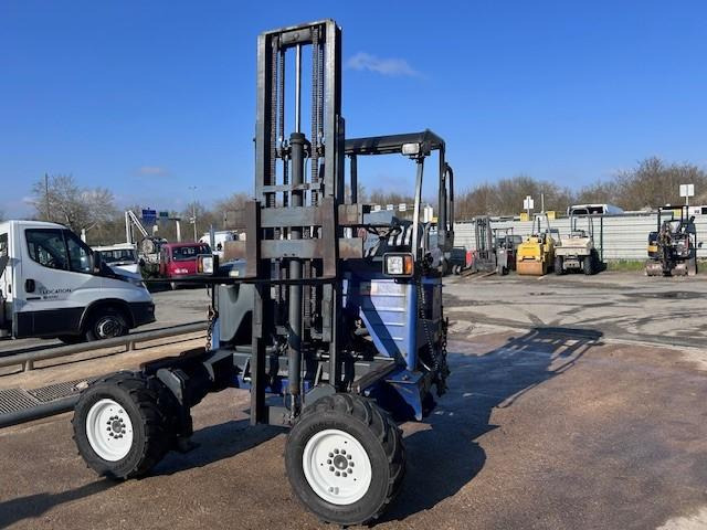 MOFFET M8-25.4 3X3X3 M8-25.4 MULTIDIRECTIONNEL - Chariot embarqué: photos 4 MOFFET M8-25.4 3X3X3 M8-25.4 MULTIDIRECTIONNEL - Chariot embarqué: photos 4