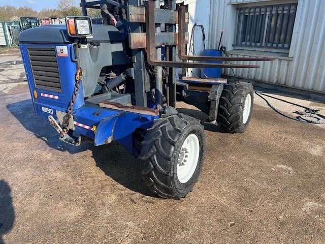 MOFFET M8-25.4 3X3X3 M8-25.4 MULTIDIRECTIONNEL - Chariot embarqué: photos 3 MOFFET M8-25.4 3X3X3 M8-25.4 MULTIDIRECTIONNEL - Chariot embarqué: photos 3