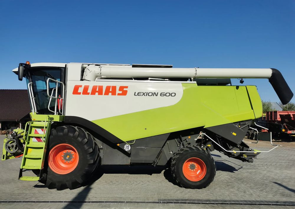 Claas Lexion 600 - Moissonneuse-batteuse: photos 2 Claas Lexion 600 - Moissonneuse-batteuse: photos 2