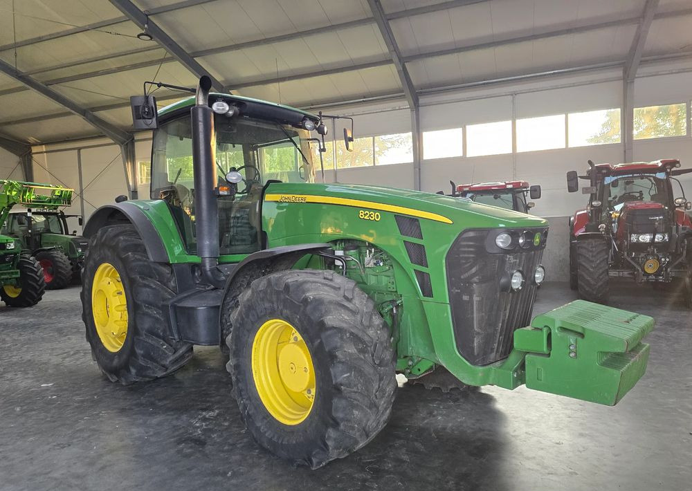 John Deere 8230 - Tracteur agricole: photos 2 John Deere 8230 - Tracteur agricole: photos 2