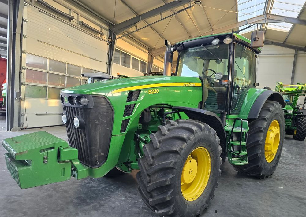 John Deere 8230 - Tracteur agricole: photos 1 John Deere 8230 - Tracteur agricole: photos 1