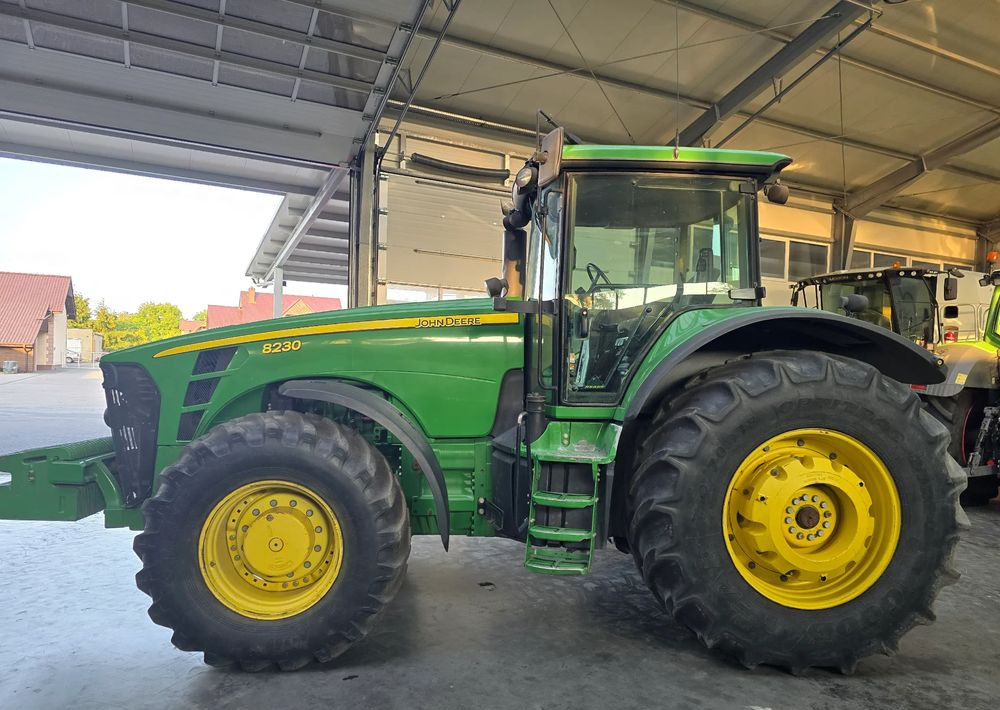John Deere 8230 - Tracteur agricole: photos 5 John Deere 8230 - Tracteur agricole: photos 5
