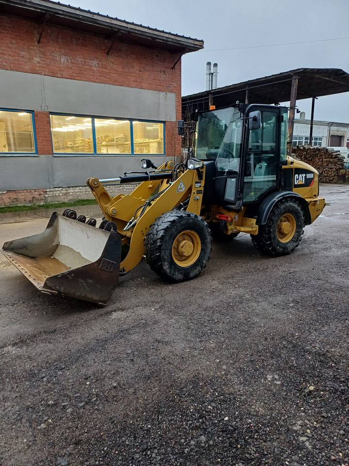 CATERPILLAR 906M - Tractopelle: photos 2 CATERPILLAR 906M - Tractopelle: photos 2
