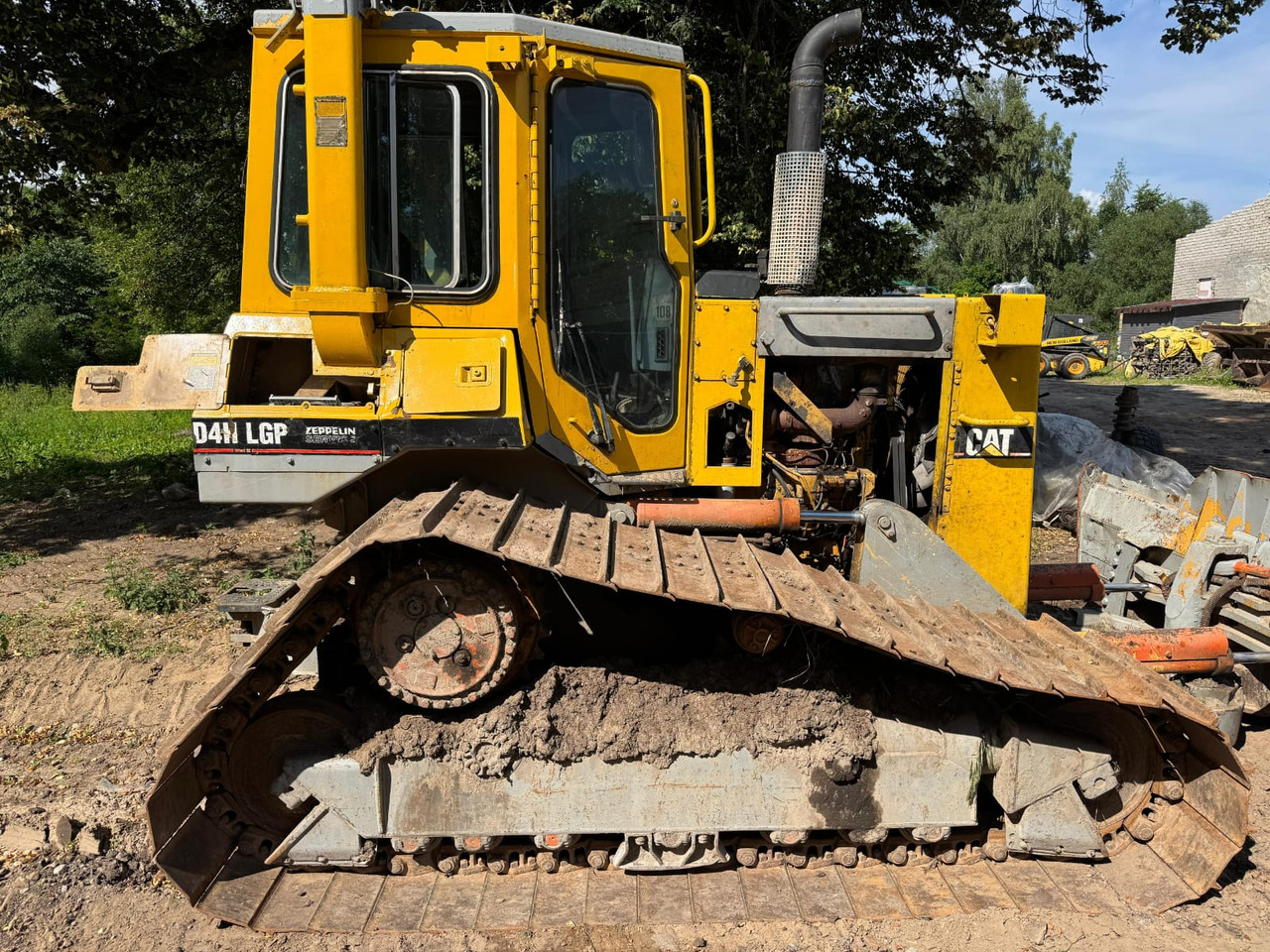 CATERPILLAR D4H LGP - Bulldozer: photos 1 CATERPILLAR D4H LGP - Bulldozer: photos 1