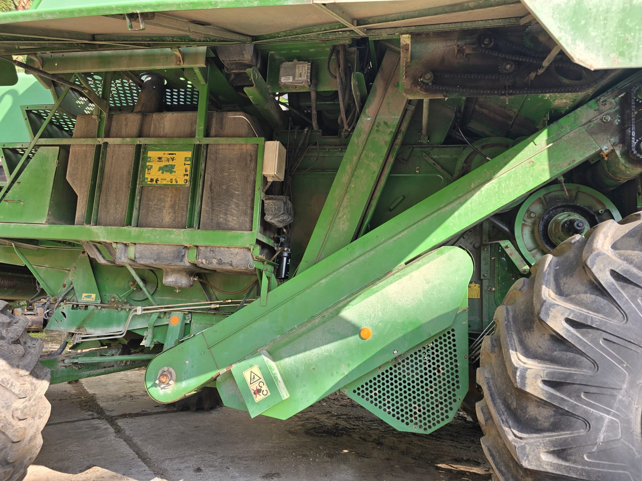 Moissonneuse-batteuse JOHN DEERE 1450 CWS: photos 11 Moissonneuse-batteuse JOHN DEERE 1450 CWS: photos 11