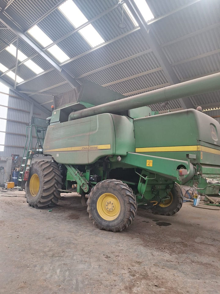 JOHN DEERE T670 - Moissonneuse-batteuse: photos 1 JOHN DEERE T670 - Moissonneuse-batteuse: photos 1