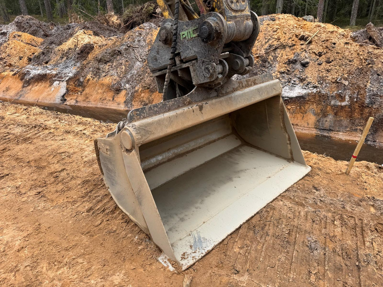 KOMATSU PC210LC-11 - Pelle sur chenille: photos 5 KOMATSU PC210LC-11 - Pelle sur chenille: photos 5