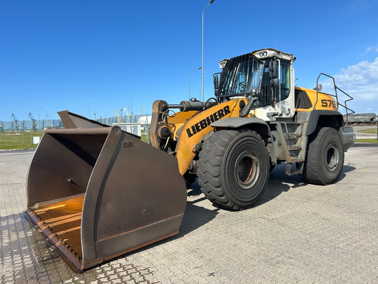 LIEBHERR L576 - Chargeuse sur pneus: photos 1 LIEBHERR L576 - Chargeuse sur pneus: photos 1