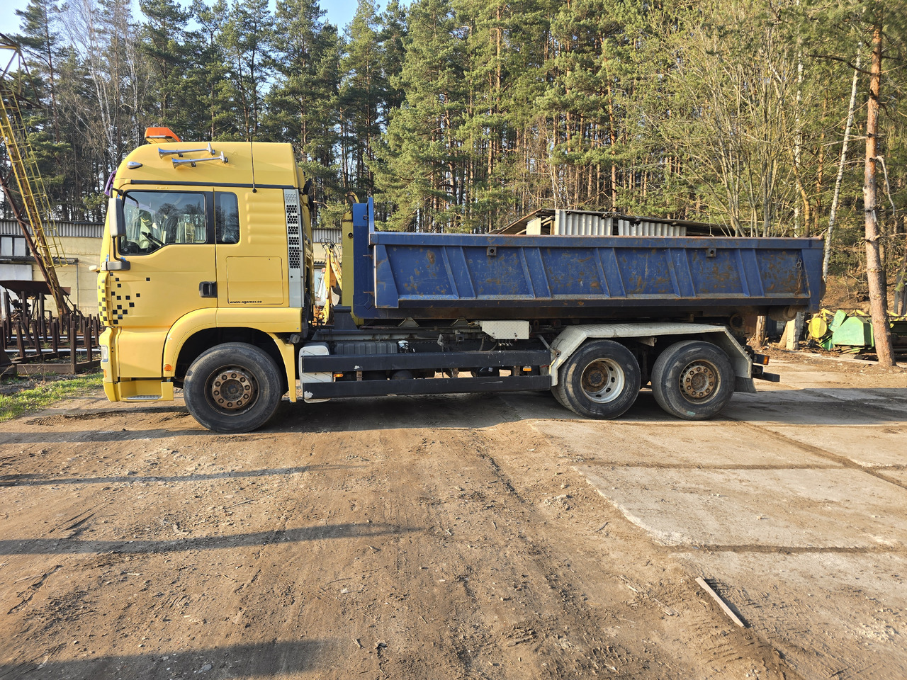 MAN TGA 26.413 - Camion ampliroll: photos 2 MAN TGA 26.413 - Camion ampliroll: photos 2