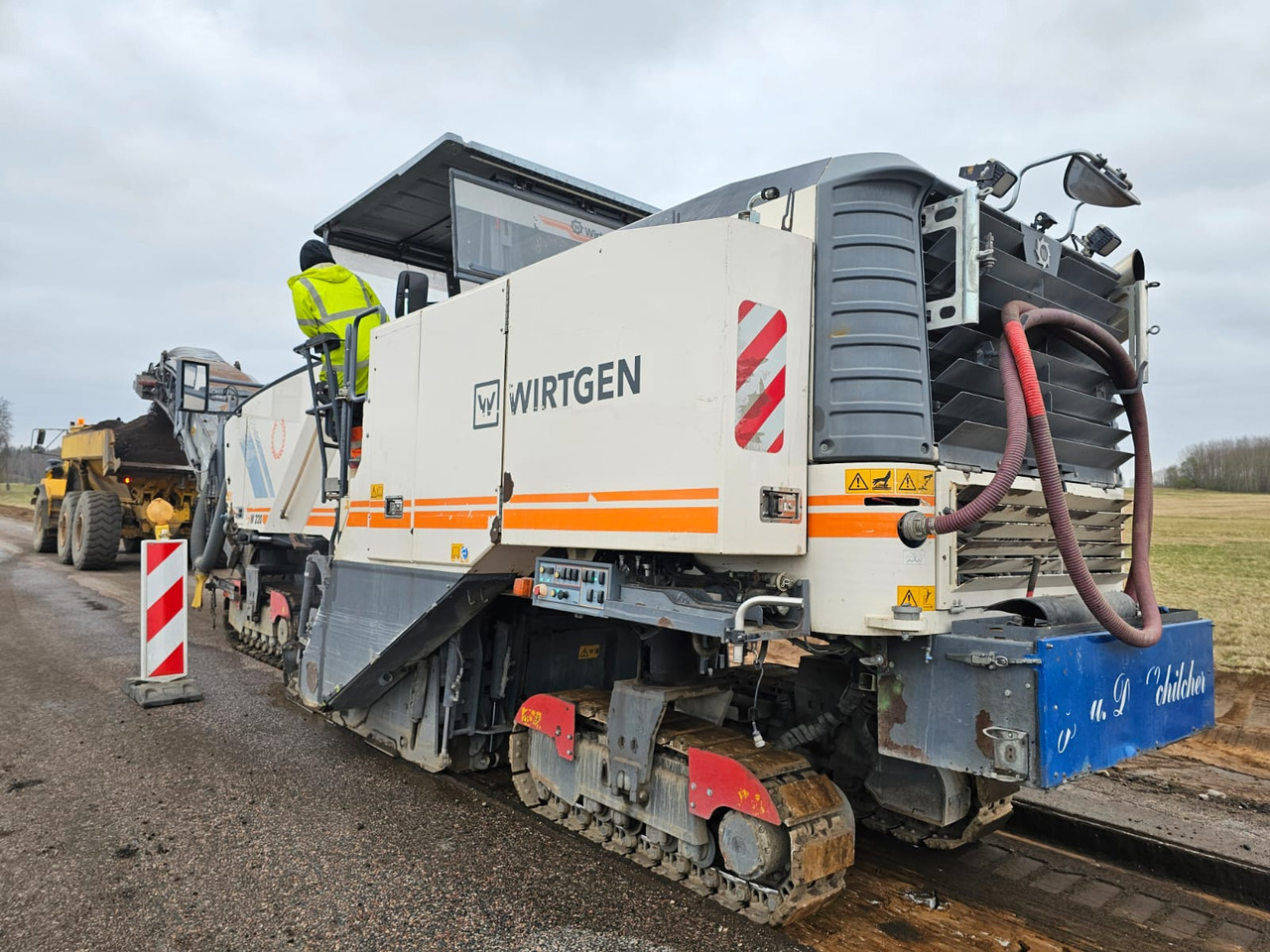 WIRTGEN W220 - Fraiseuse à froid: photos 2 WIRTGEN W220 - Fraiseuse à froid: photos 2