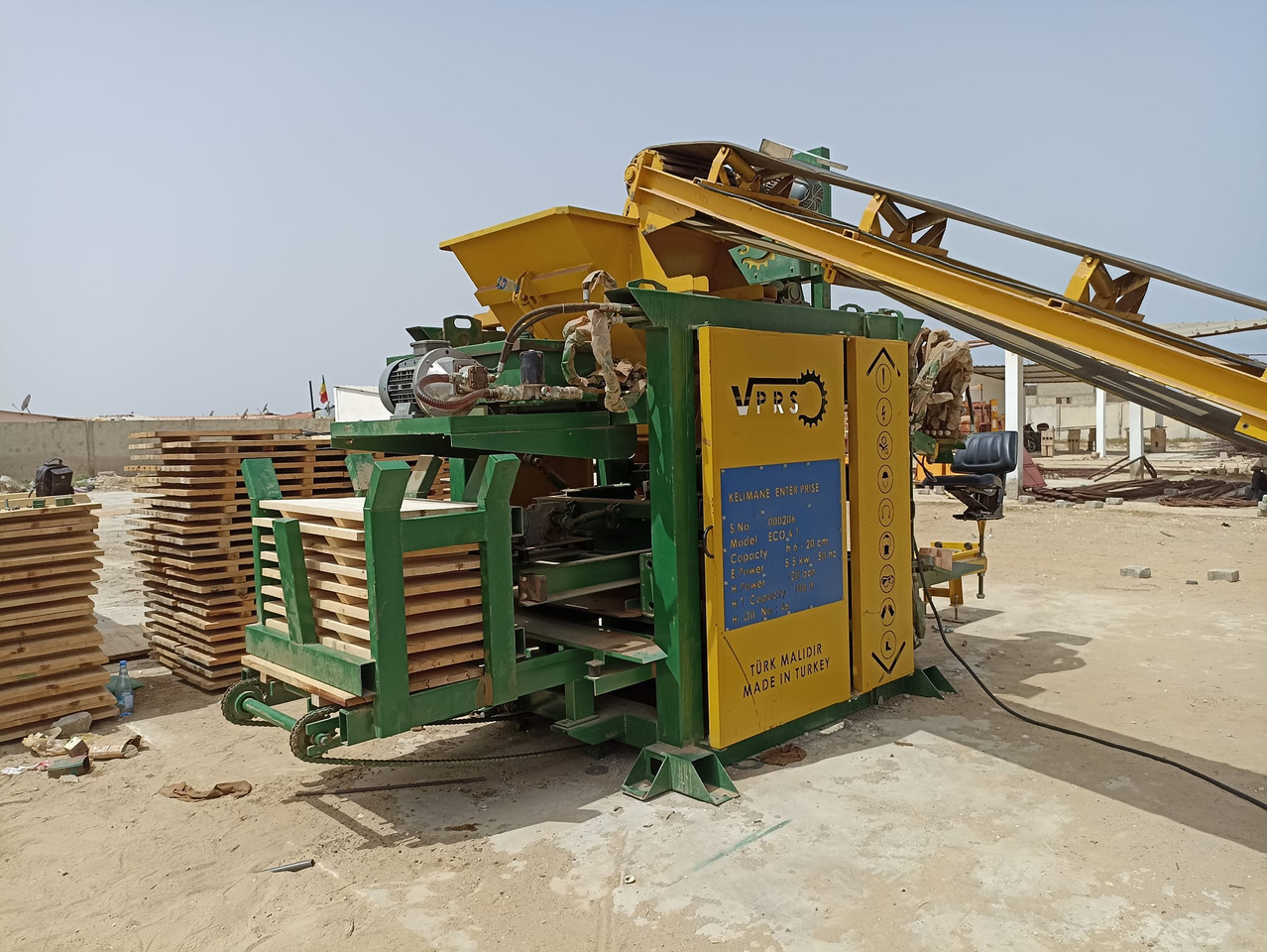 Economic Block Making Machine - Pondeuse à parpaing: photos 2 Economic Block Making Machine - Pondeuse à parpaing: photos 2