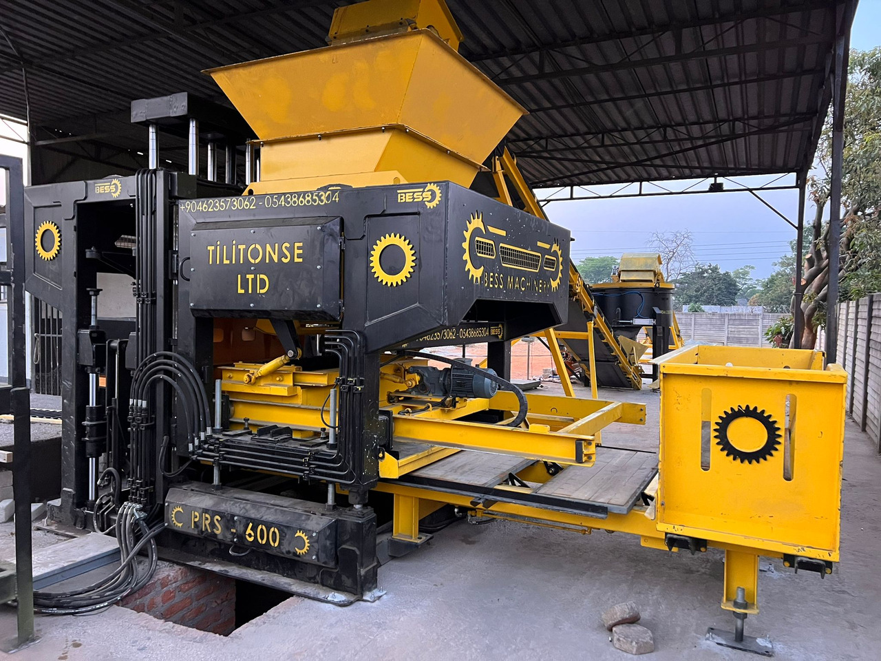 PRS-600 Semi-Automatic Concrete Block Machine - Pondeuse à parpaing: photos 4 PRS-600 Semi-Automatic Concrete Block Machine - Pondeuse à parpaing: photos 4
