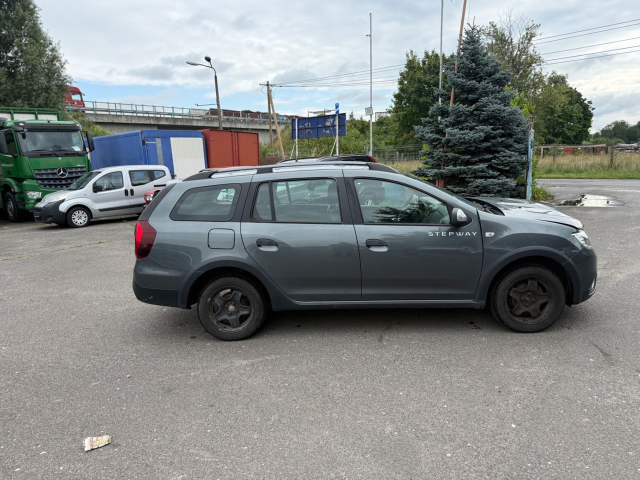 Dacia Logan MCV II Kombi Stepway Celebration UNFALL!! - Voiture break: photos 3 Dacia Logan MCV II Kombi Stepway Celebration UNFALL!! - Voiture break: photos 3
