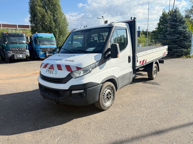Iveco Daily 35 S 12 - Fourgon plateau: photos 3 Iveco Daily 35 S 12 - Fourgon plateau: photos 3