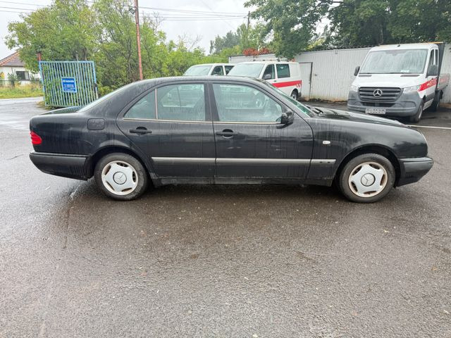 Mercedes-Benz E 200 - Berline: photos 5 Mercedes-Benz E 200 - Berline: photos 5