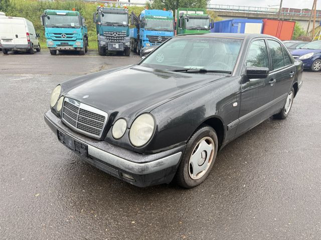 Mercedes-Benz E 200 - Berline: photos 3 Mercedes-Benz E 200 - Berline: photos 3