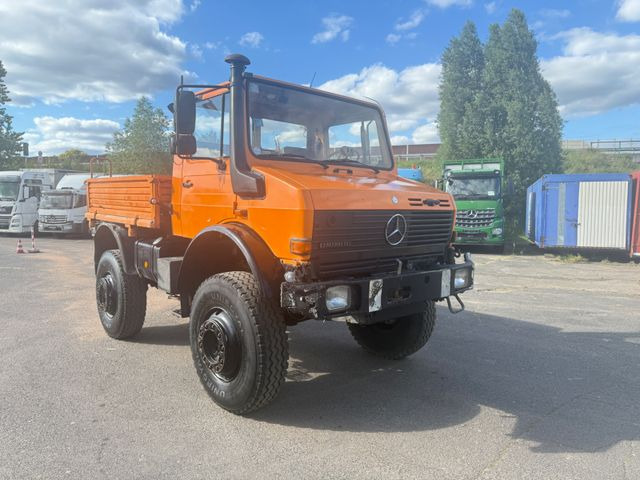Unimog 2100 4x4 - Camion plateau: photos 1 Unimog 2100 4x4 - Camion plateau: photos 1