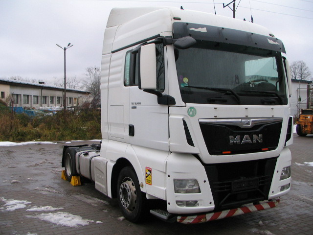 MAN TGX 18.480 / LOW DECK / ENGINE DAMAGE. - Tracteur routier: photos 1 MAN TGX 18.480 / LOW DECK / ENGINE DAMAGE. - Tracteur routier: photos 1