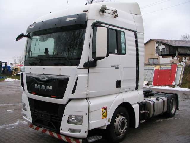 MAN TGX 18.480 / LOW DECK / ENGINE DAMAGE. - Tracteur routier: photos 2 MAN TGX 18.480 / LOW DECK / ENGINE DAMAGE. - Tracteur routier: photos 2