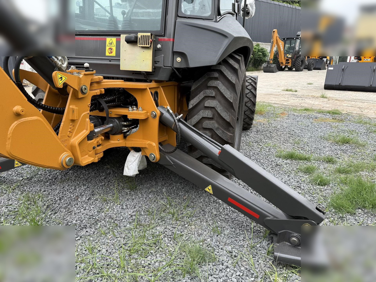 Tractopelle neuf CASE 851NX CP: photos 12 Tractopelle neuf CASE 851NX CP: photos 12