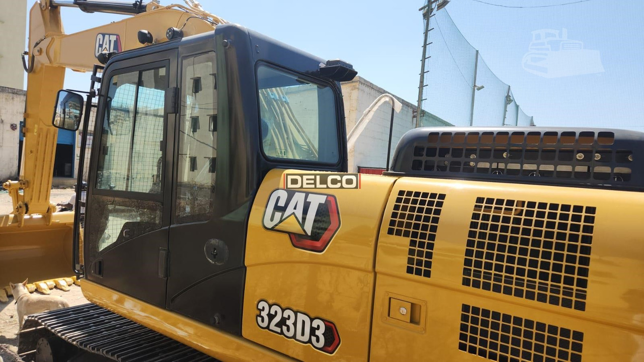 CATERPILLAR 323D3 - Pelle sur chenille: photos 3 CATERPILLAR 323D3 - Pelle sur chenille: photos 3