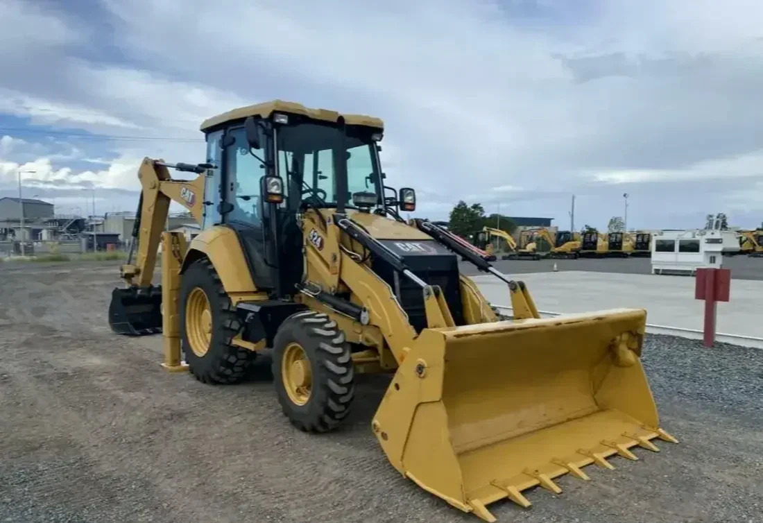 CATERPILLAR 424 - Tractopelle: photos 2 CATERPILLAR 424 - Tractopelle: photos 2