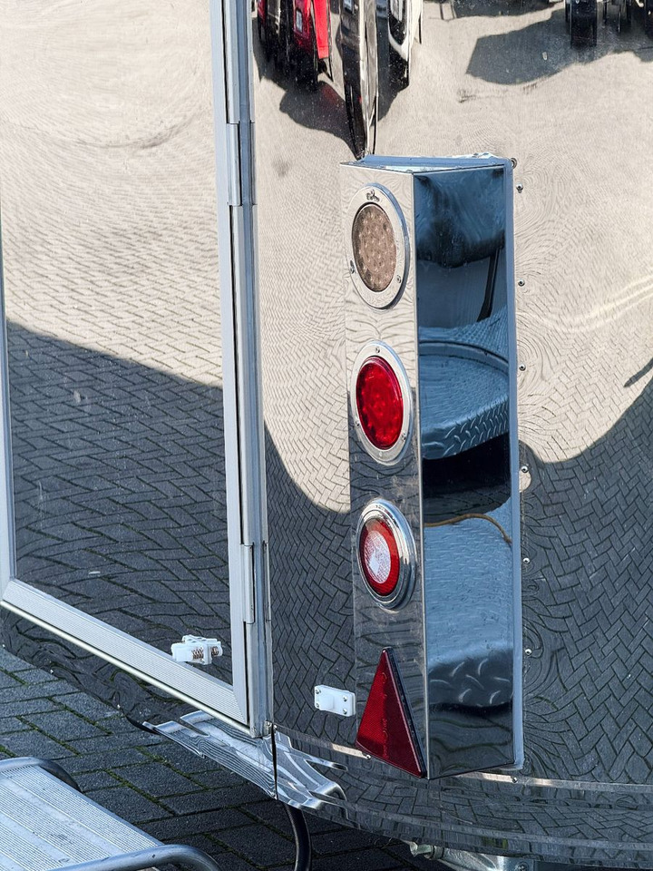 Esselmann Delistar Foodtruck 6000 ähn. Airstream - Remorque magasin: photos 4 Esselmann Delistar Foodtruck 6000 ähn. Airstream - Remorque magasin: photos 4