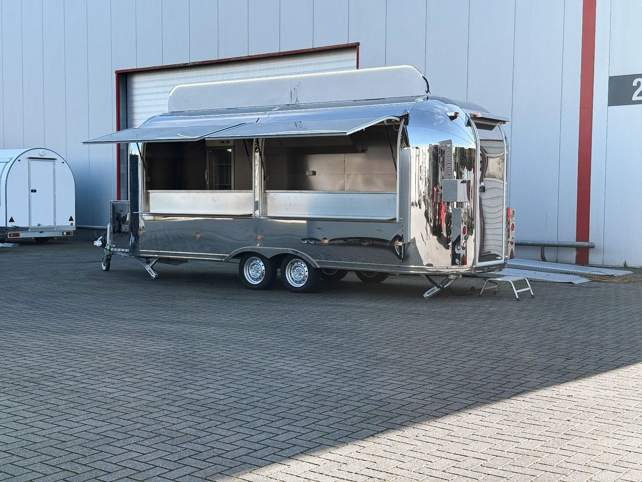 Esselmann Delistar Foodtruck 6000 ähn. Airstream - Remorque magasin: photos 2 Esselmann Delistar Foodtruck 6000 ähn. Airstream - Remorque magasin: photos 2