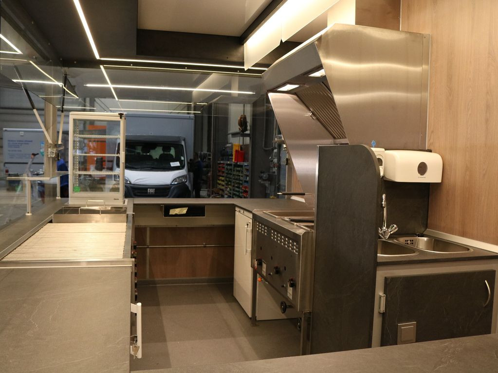 Esselmann Imbiss Foodtrailer Verkaufsanhänger - Remorque magasin: photos 5 Esselmann Imbiss Foodtrailer Verkaufsanhänger - Remorque magasin: photos 5